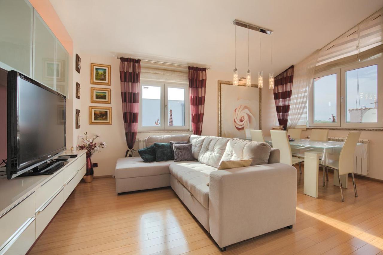 Tomisha Apartment ปิเยชชานา อูวาลา ภายนอก รูปภาพ